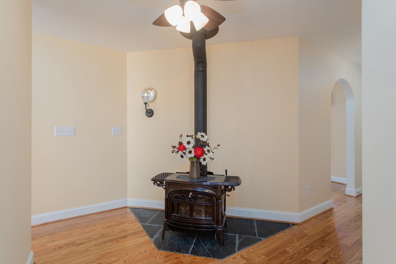82 SMOKY ROW RD