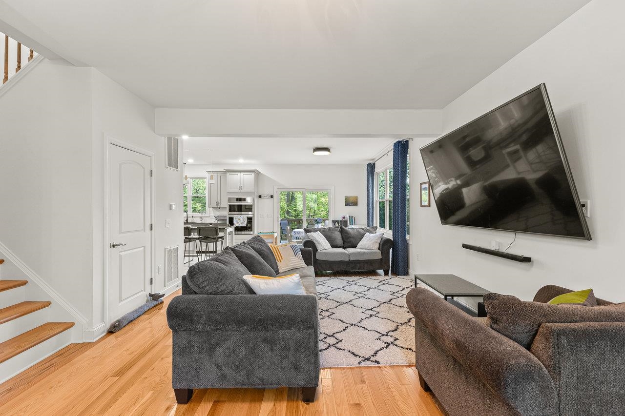 1176B NELSON DR