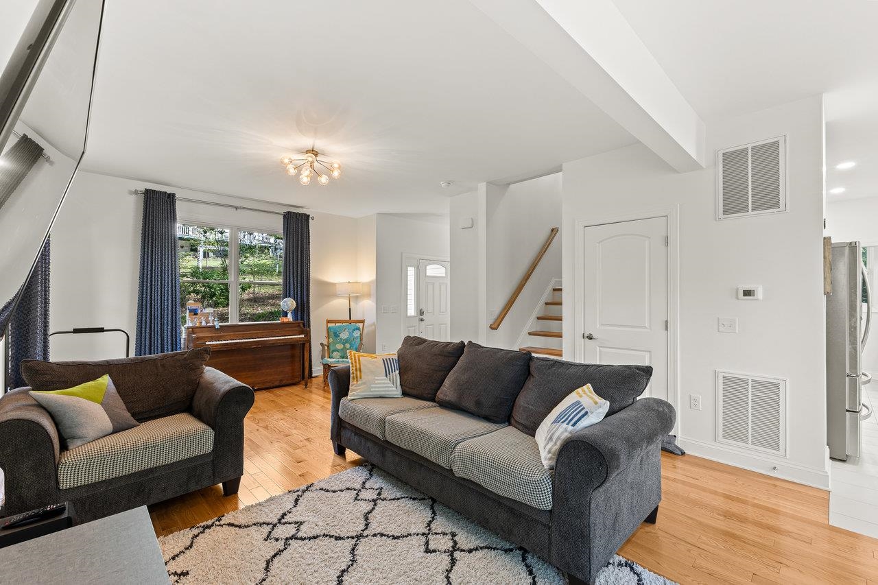 1176B NELSON DR