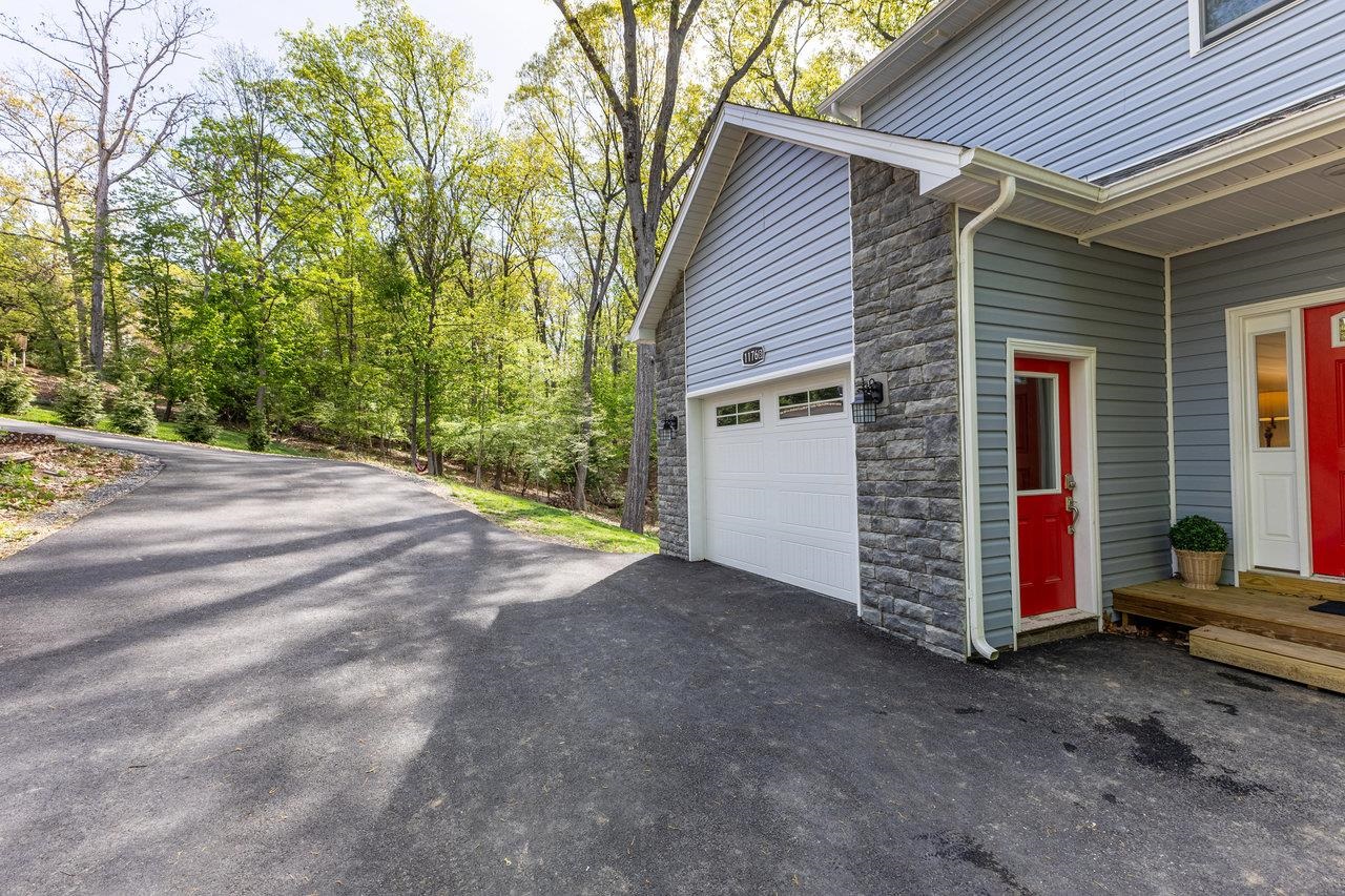 1176B NELSON DR