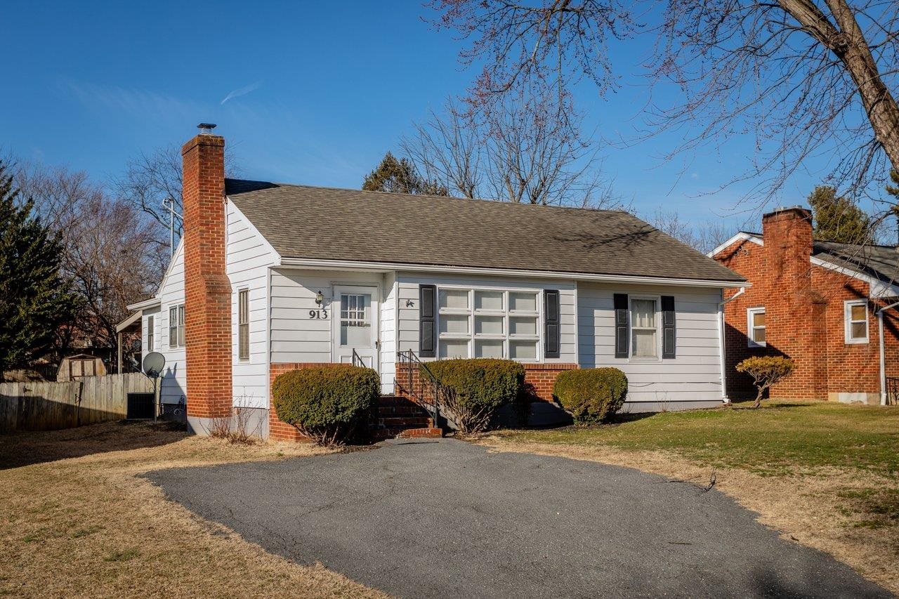 913 SPOTSWOOD DR