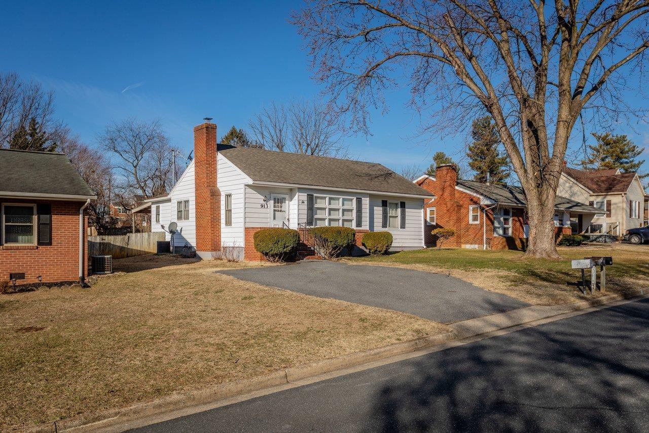 913 SPOTSWOOD DR