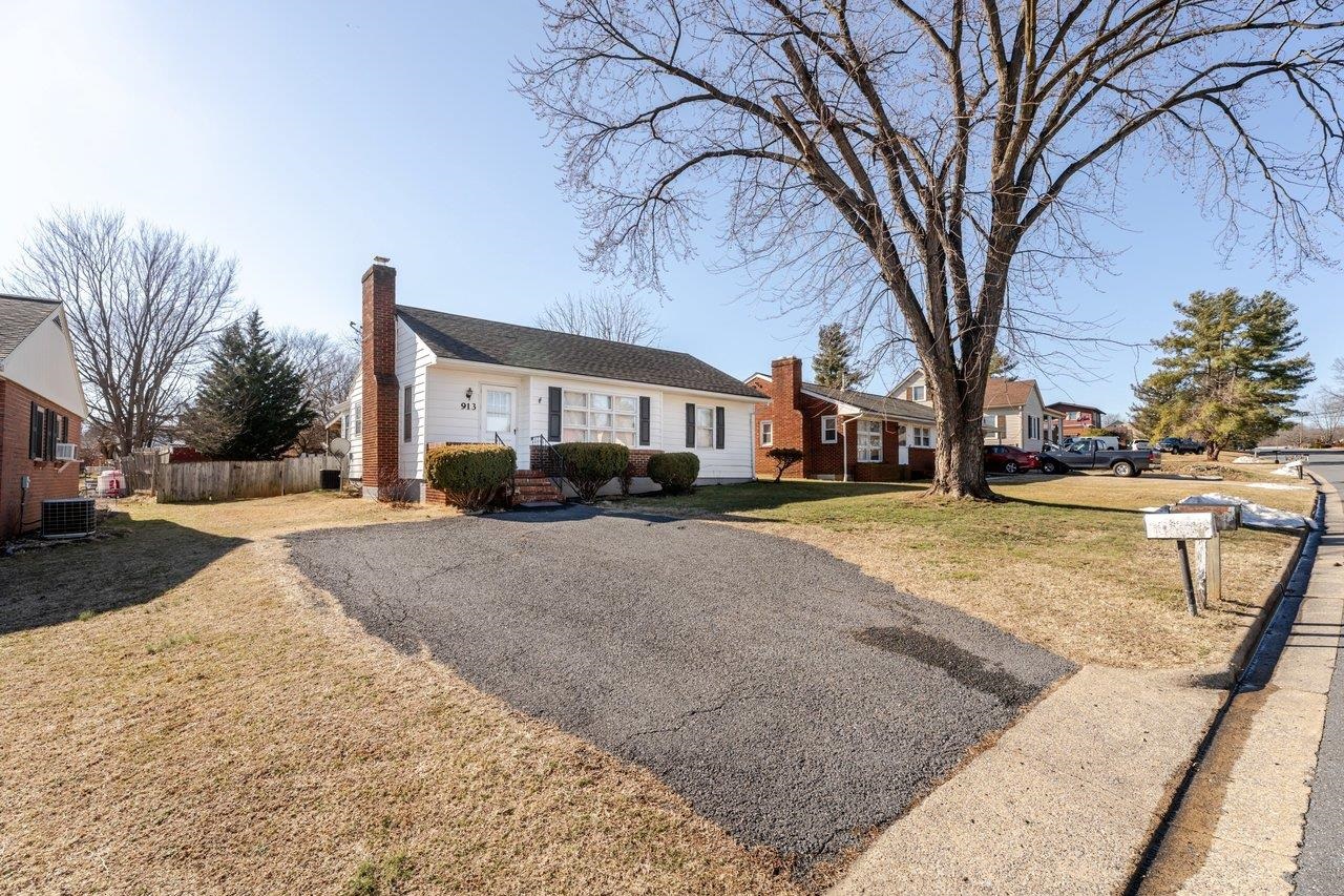 913 SPOTSWOOD DR