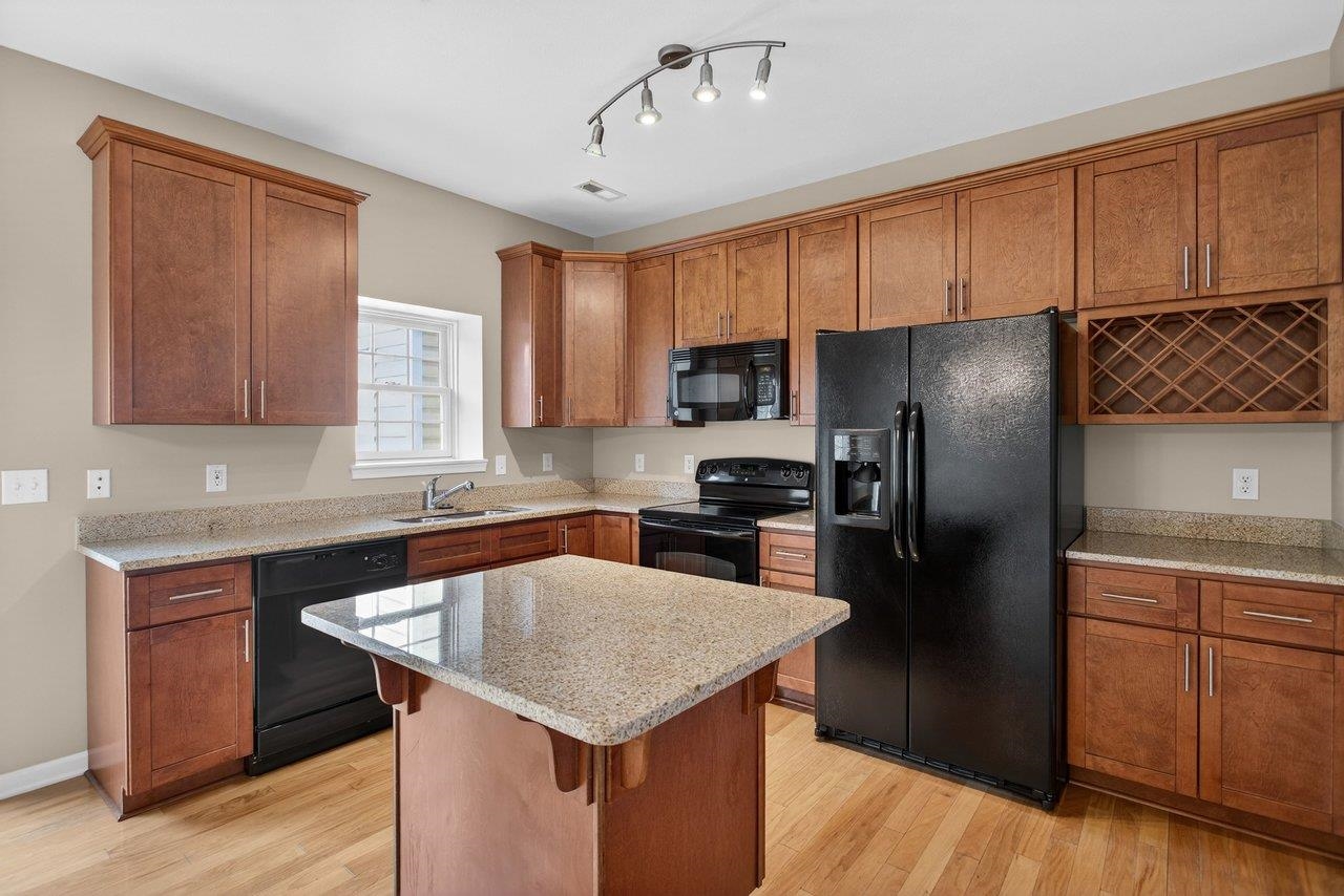 1205 SETTLERS LN