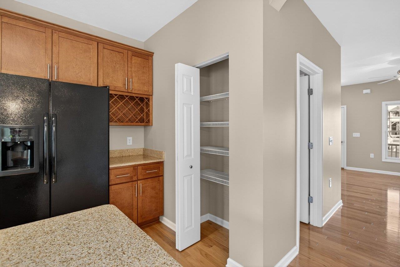 1205 SETTLERS LN