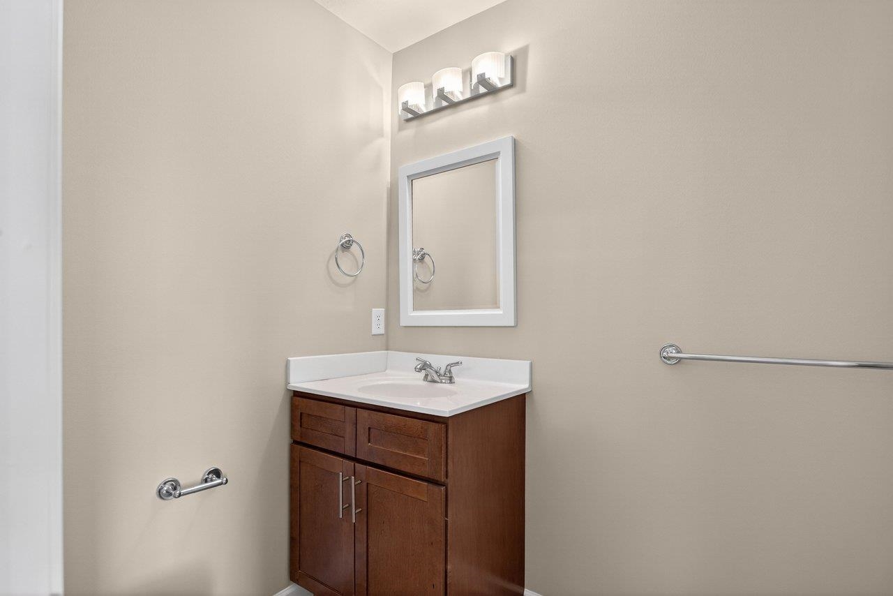 1205 SETTLERS LN