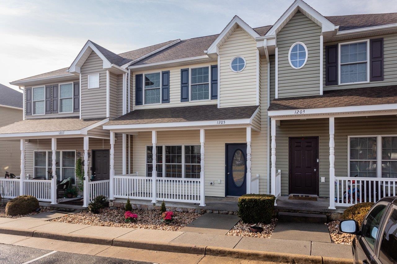 1205 SETTLERS LN