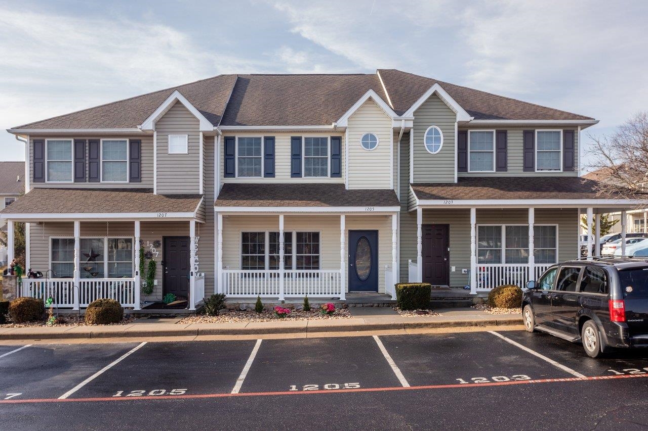 1205 SETTLERS LN