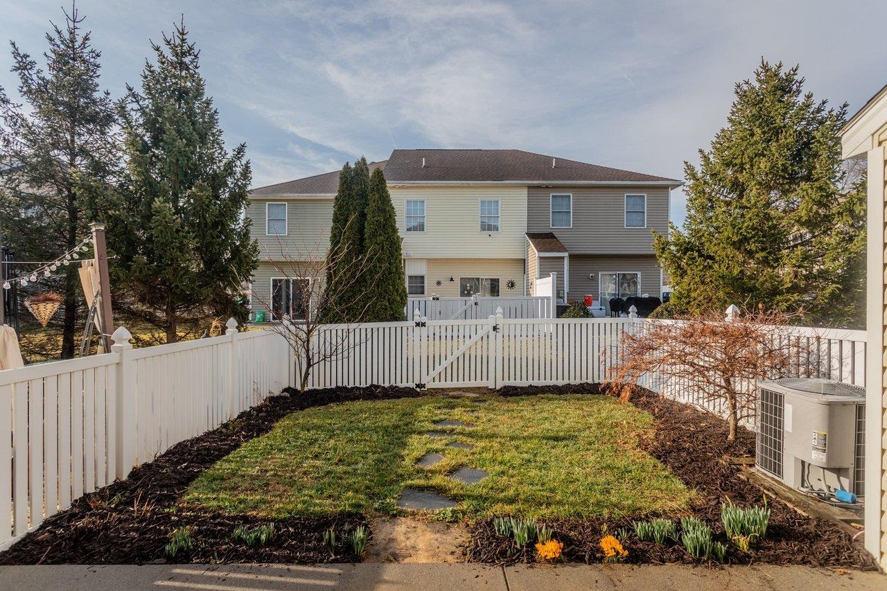 1205 SETTLERS LN