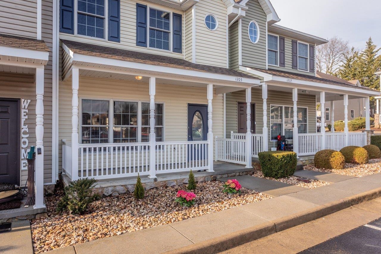 1205 SETTLERS LN