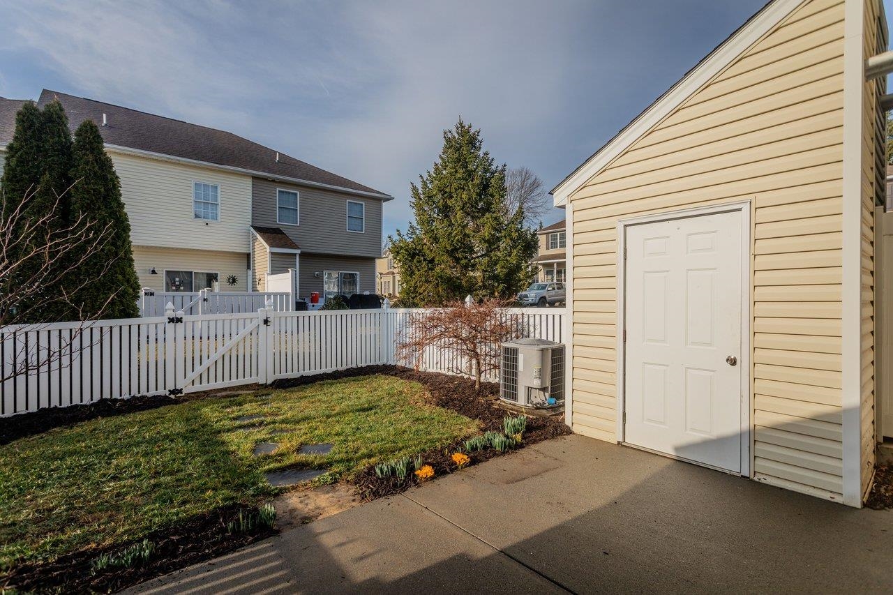 1205 SETTLERS LN