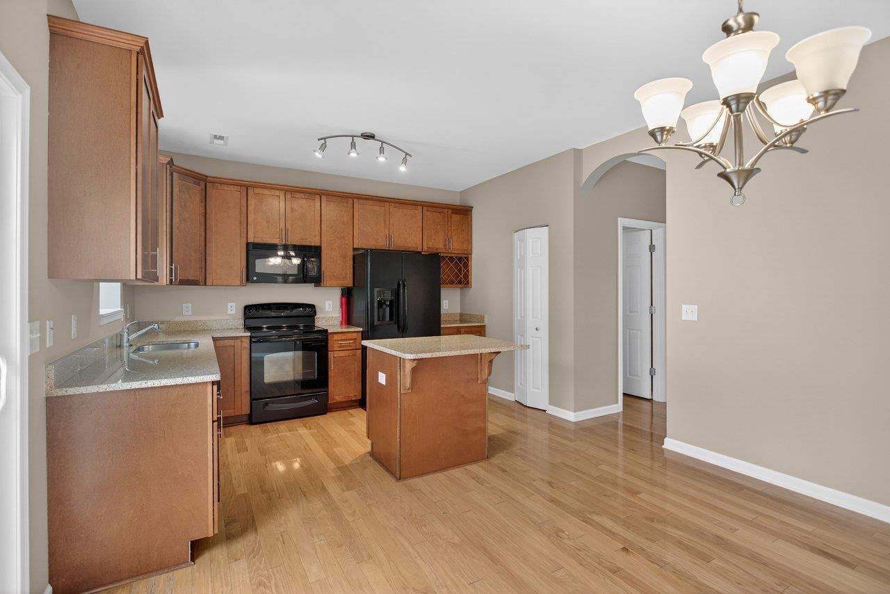 1205 SETTLERS LN