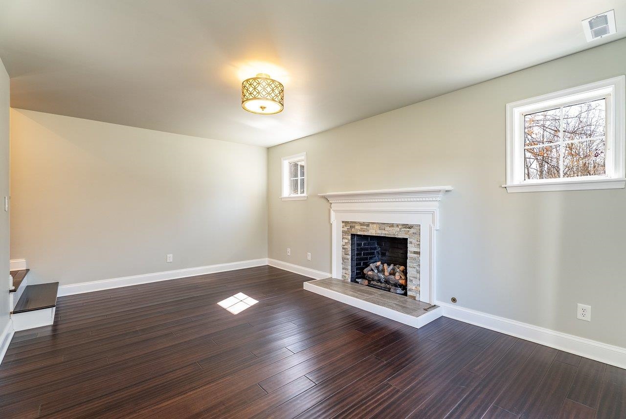 908 ROYER DR
