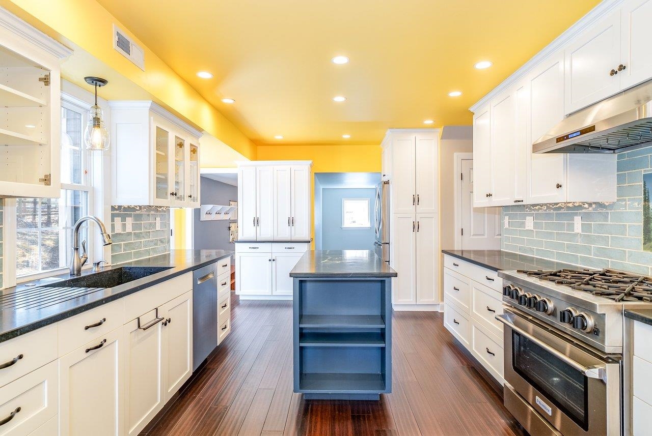 908 ROYER DR