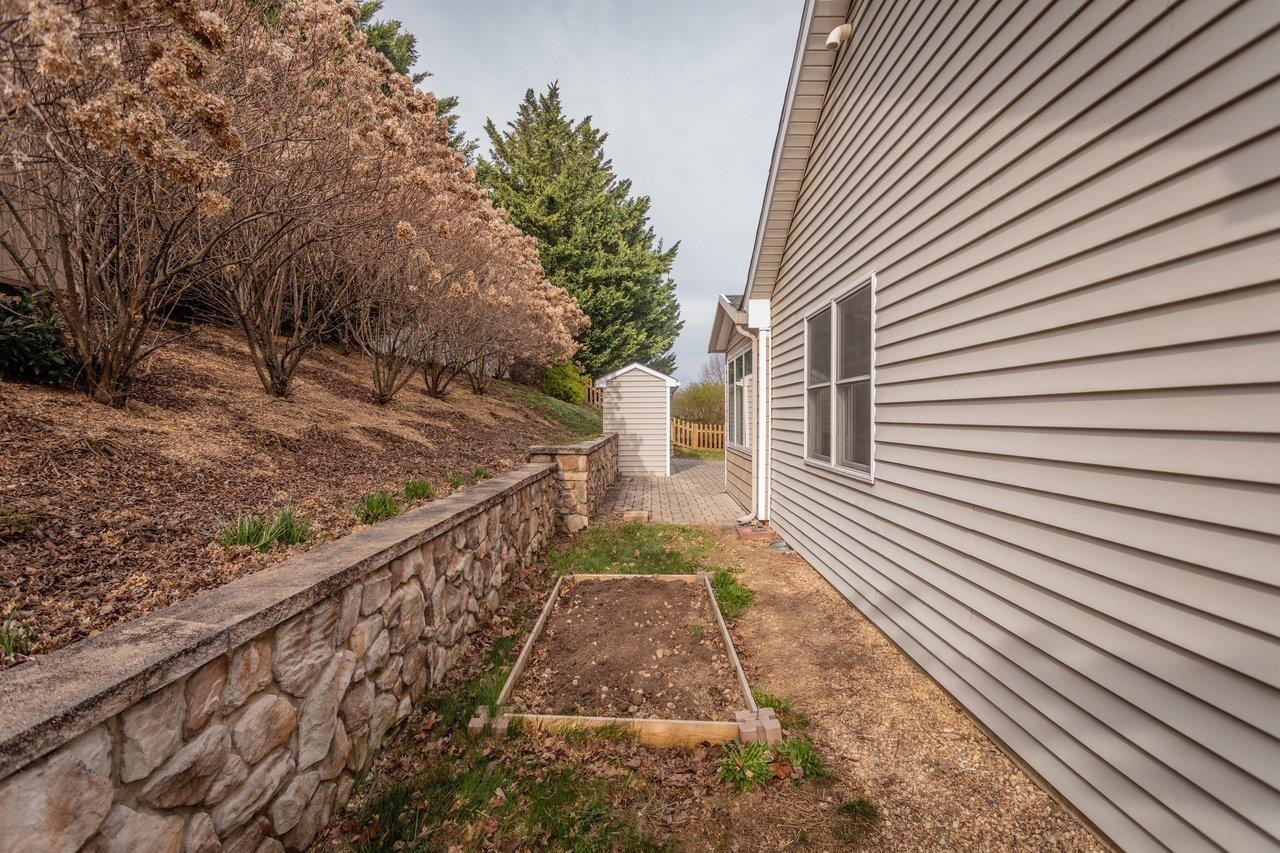 1151 DECCA DR