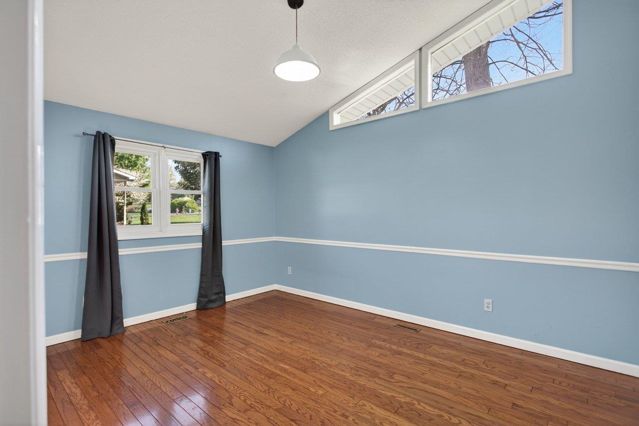 322 ERICKSON AVE