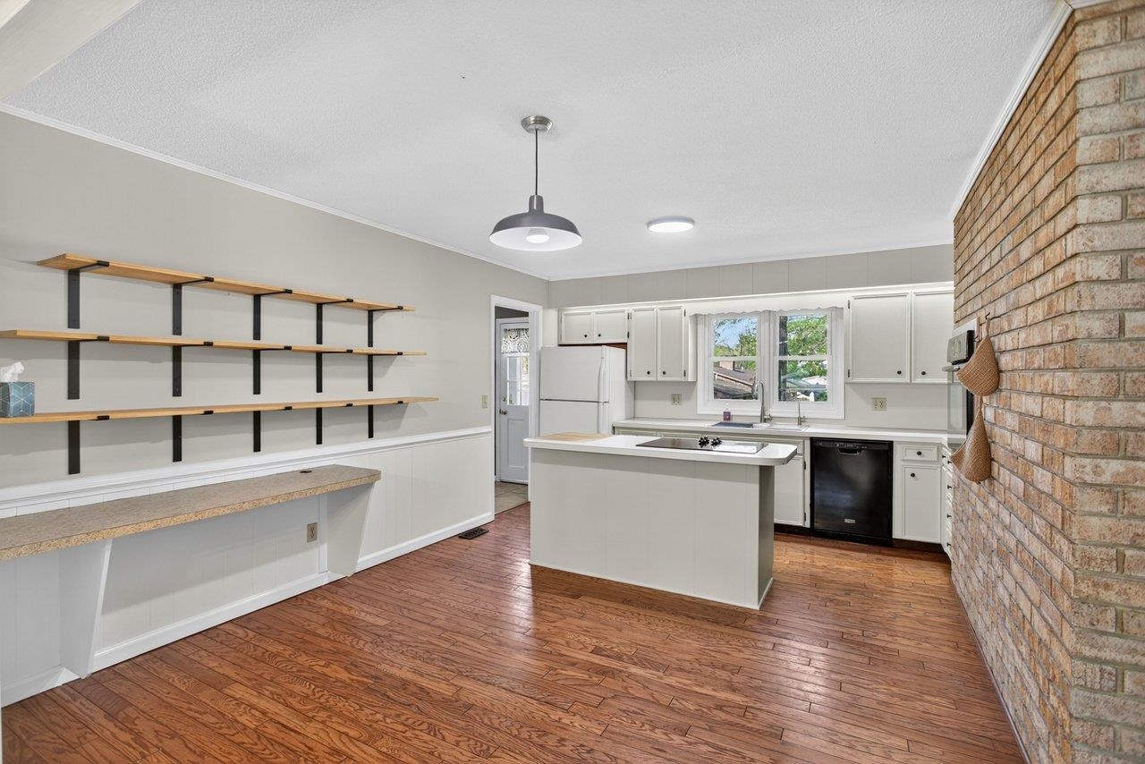 322 ERICKSON AVE