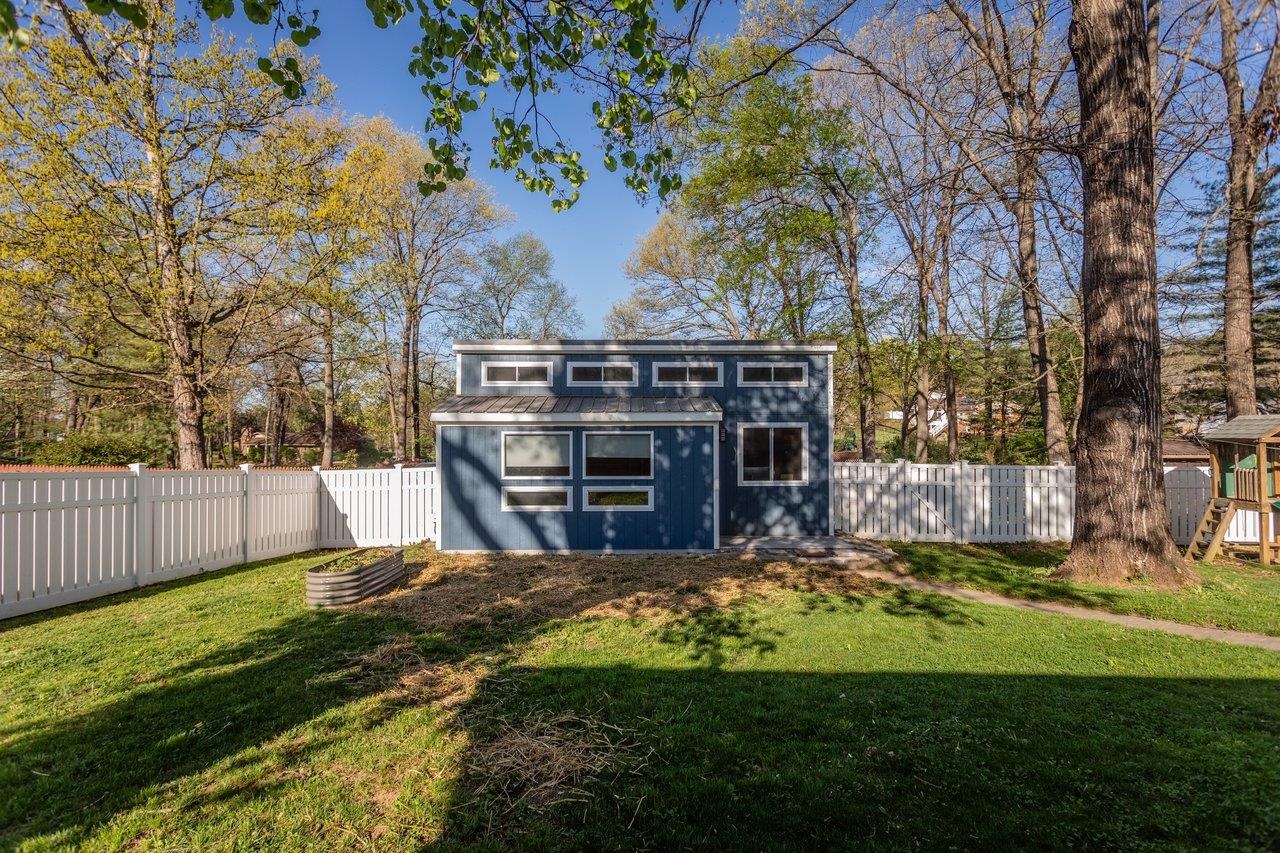 322 ERICKSON AVE