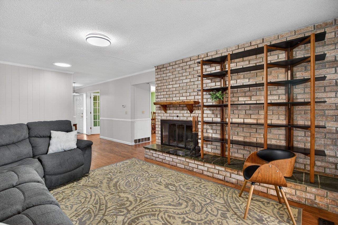 322 ERICKSON AVE