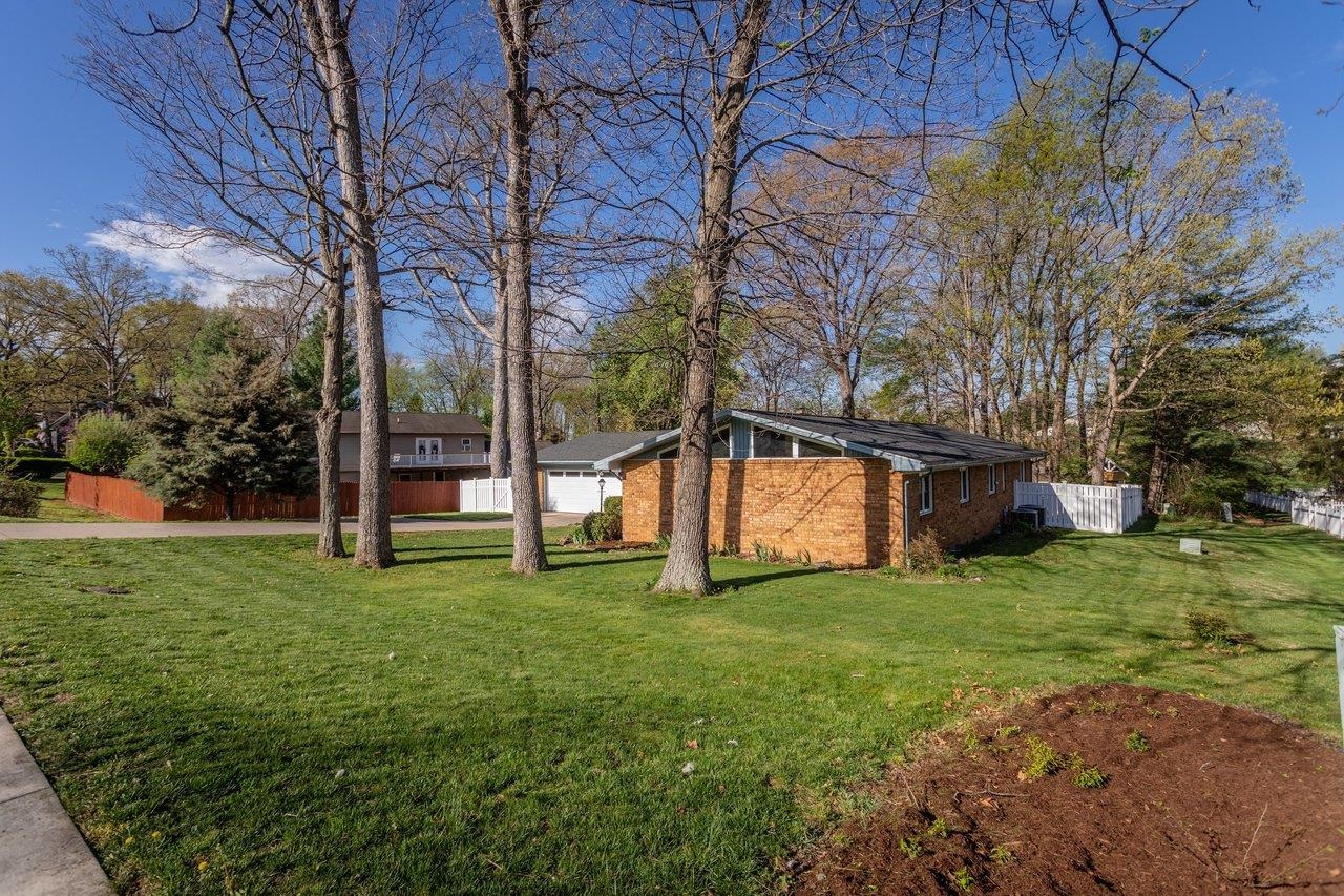 322 ERICKSON AVE
