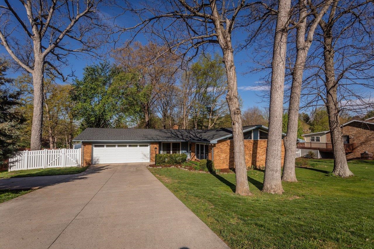 322 ERICKSON AVE