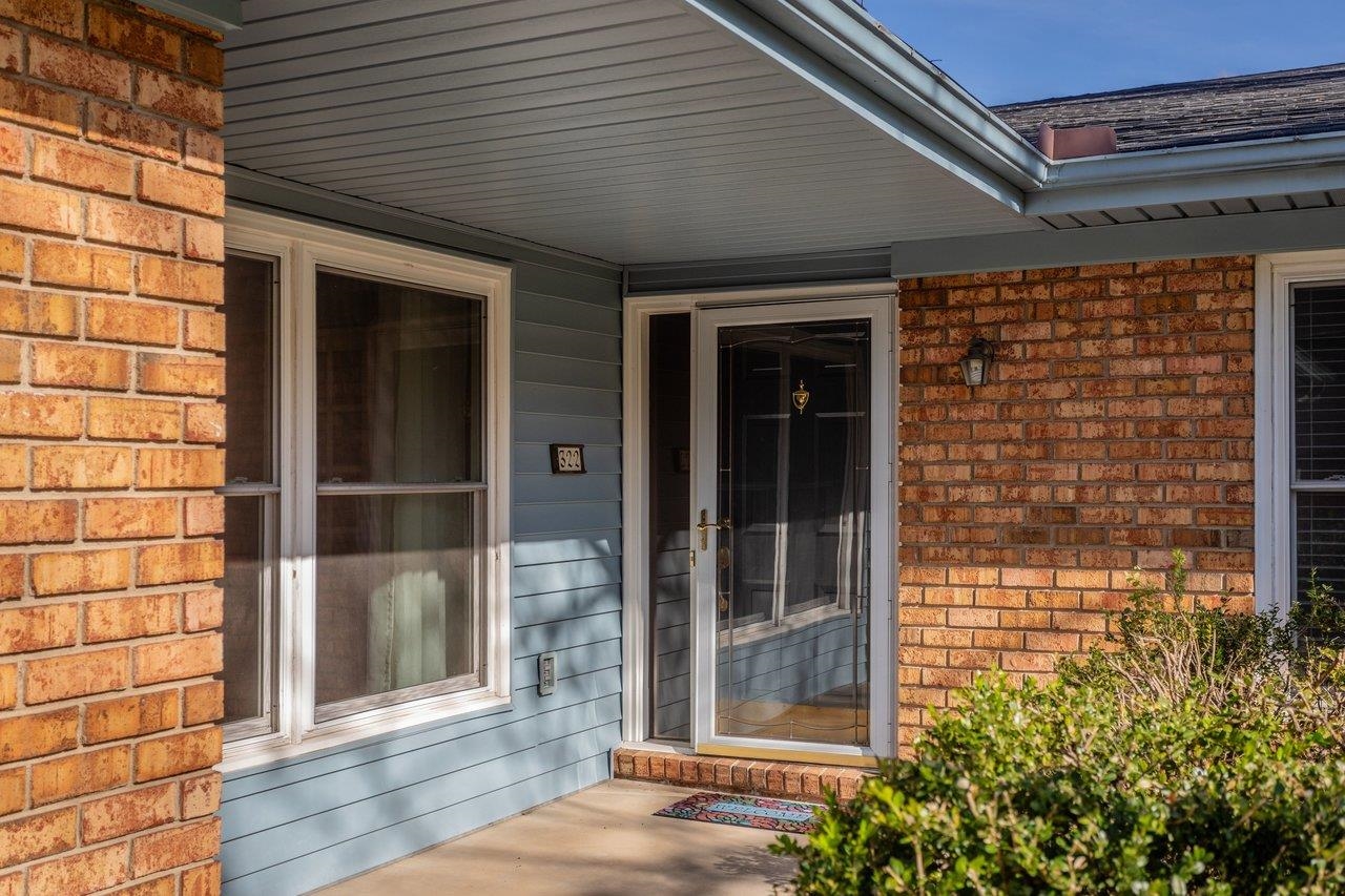 322 ERICKSON AVE
