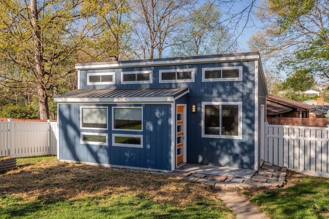 322 ERICKSON AVE