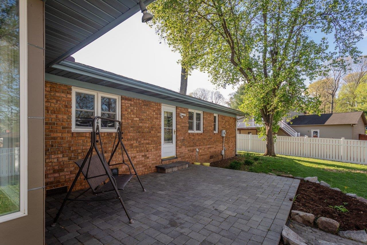 322 ERICKSON AVE