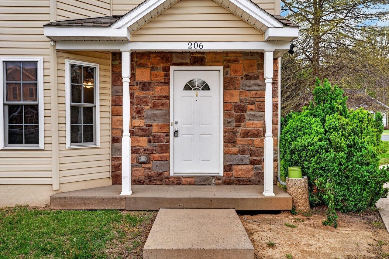 206 WILLOW OAKS DR