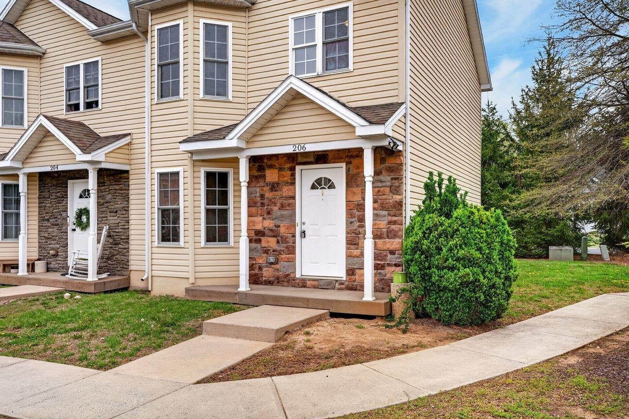 206 WILLOW OAKS DR