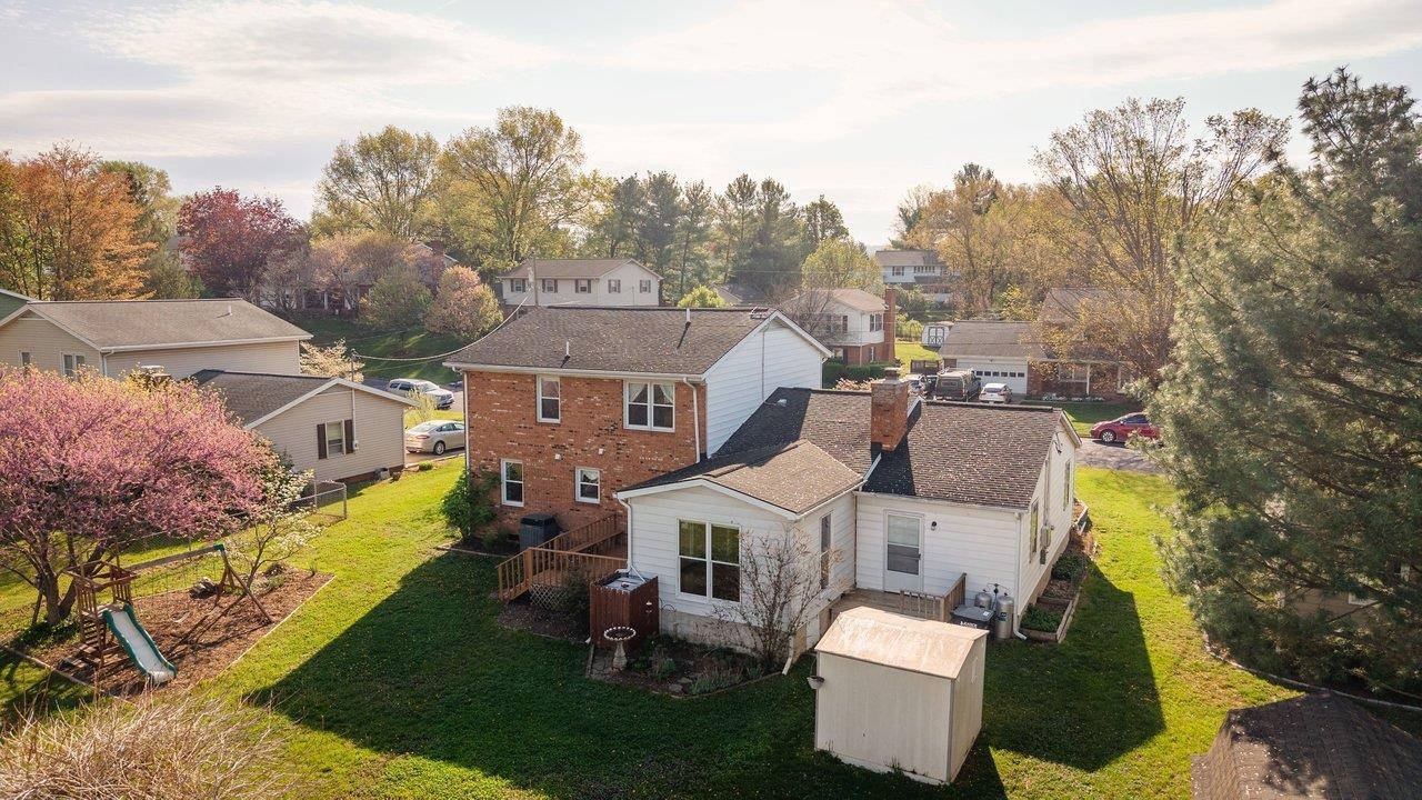25 EMERY ST
