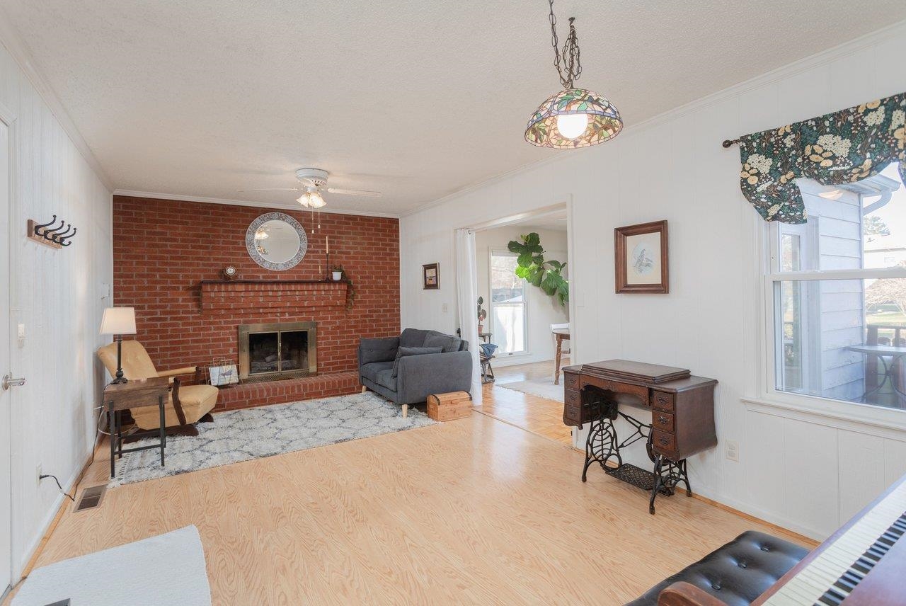 25 EMERY ST