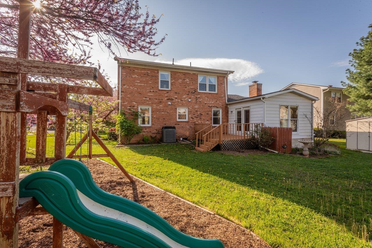 25 EMERY ST