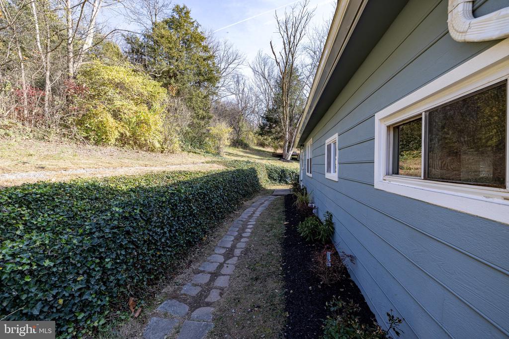 290 RIDGE VIEW LN