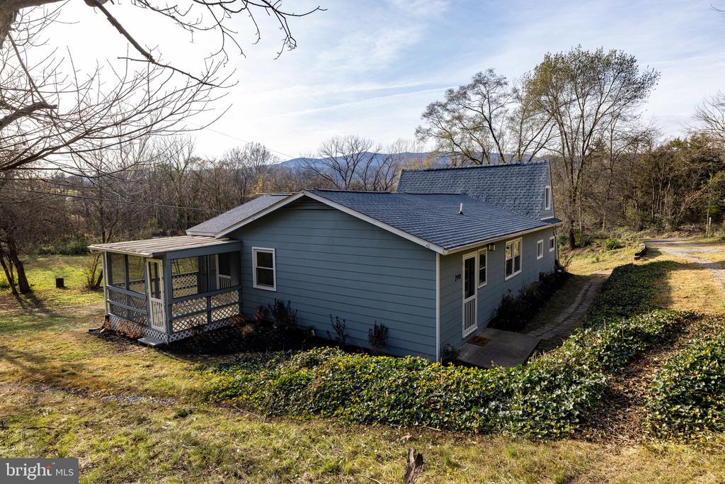 290 RIDGE VIEW LN