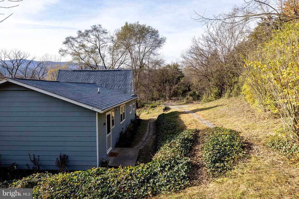 290 RIDGE VIEW LN