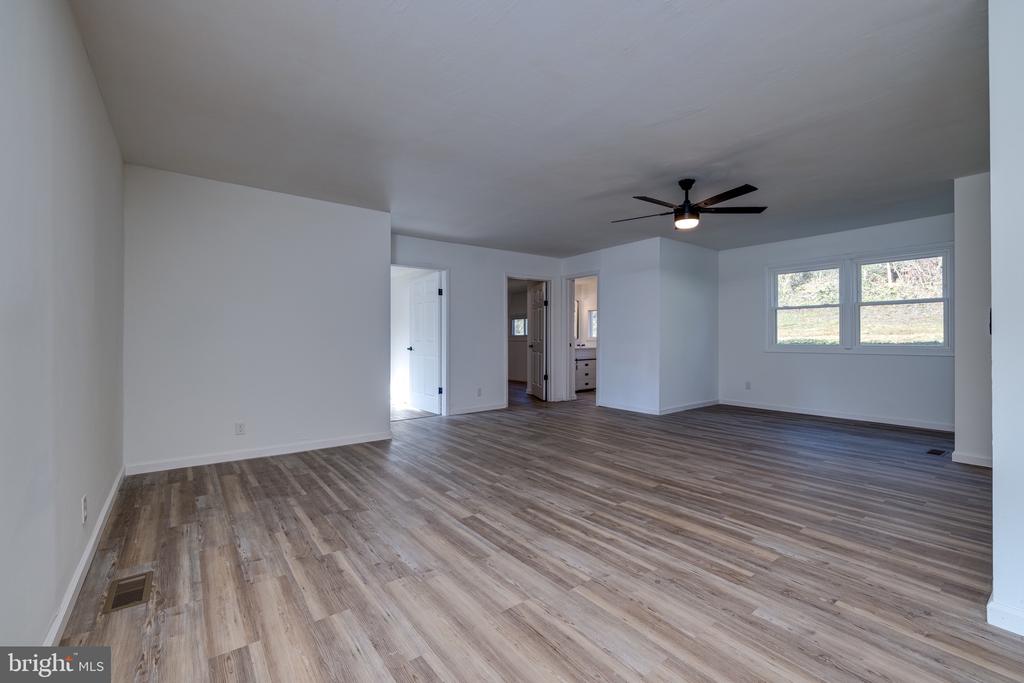 290 RIDGE VIEW LN