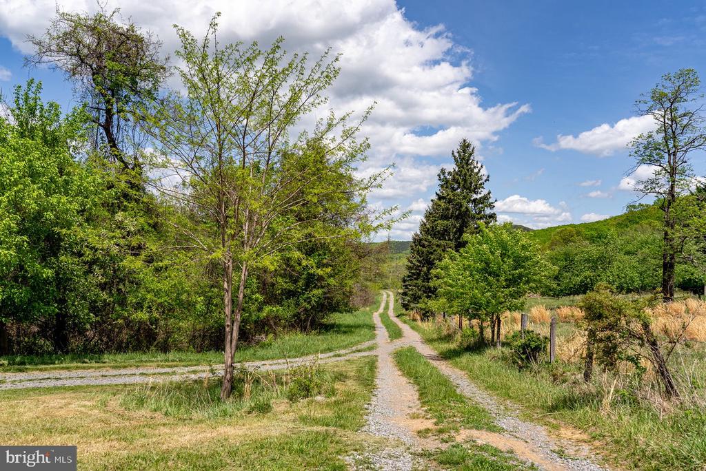 1 CUBBAGE HOLLOW ROAD