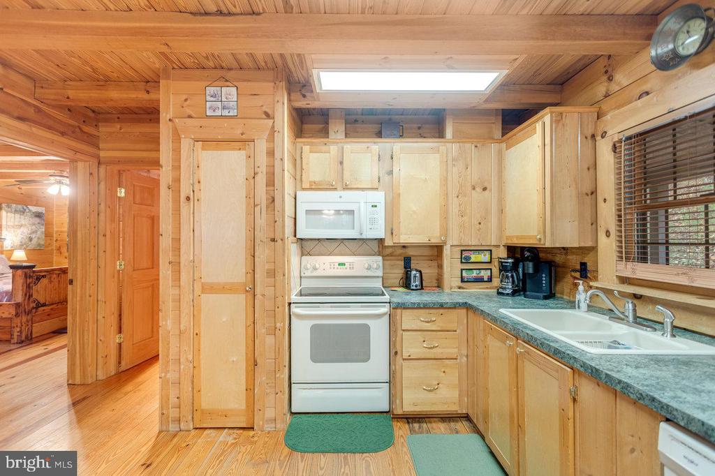 900 CROOKED RUN RD