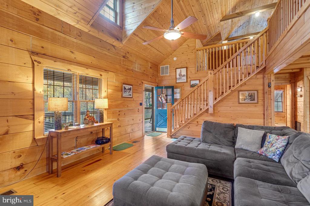 900 CROOKED RUN RD