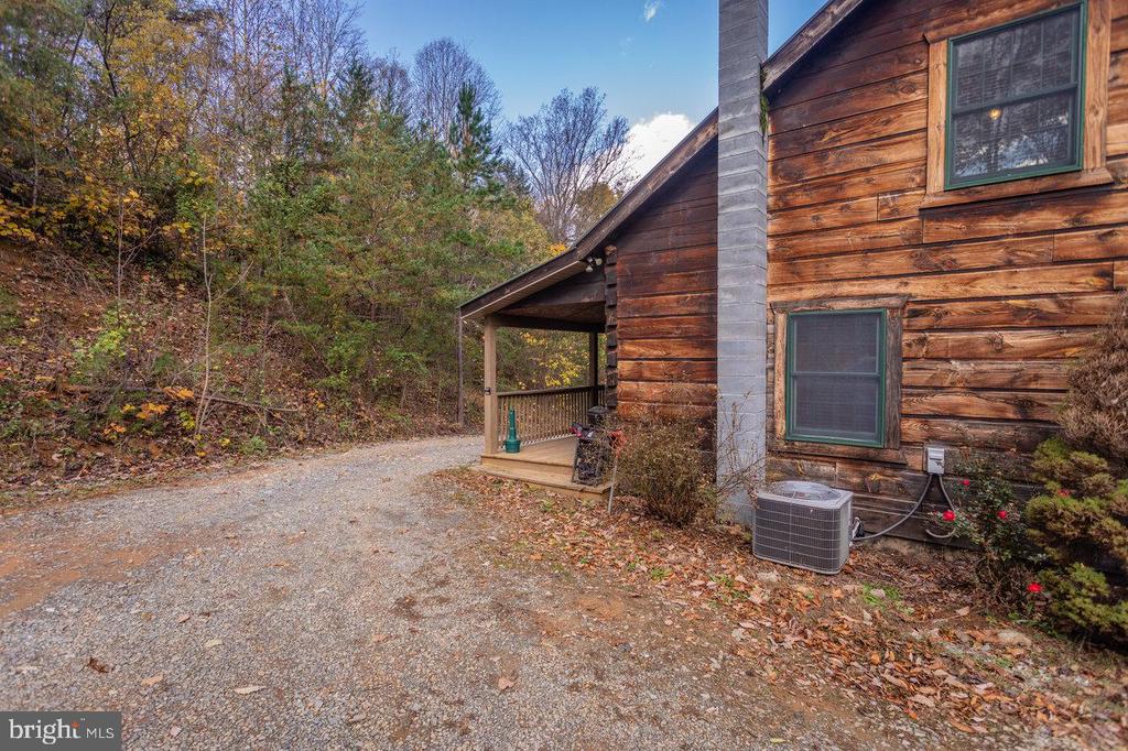 900 CROOKED RUN RD