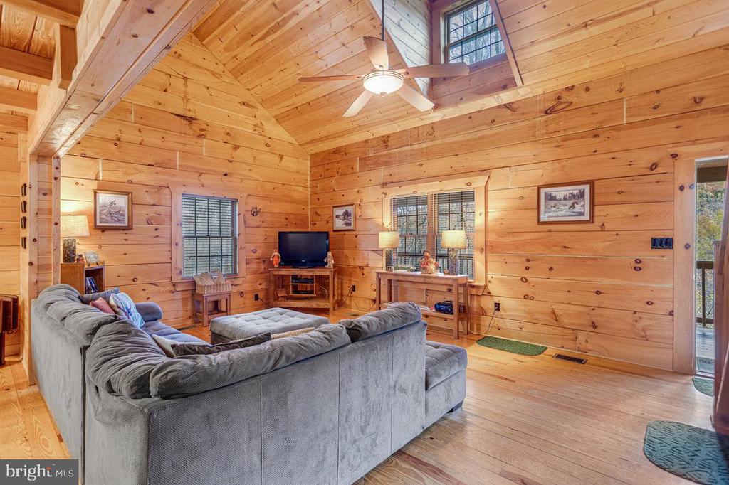 900 CROOKED RUN RD