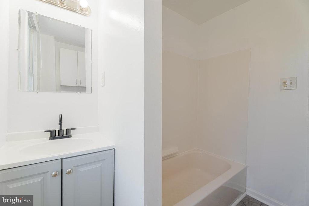427 FOURTH ST