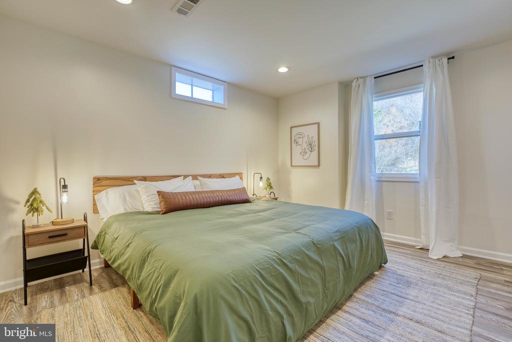 220 VIEW MOUNTAIN RD