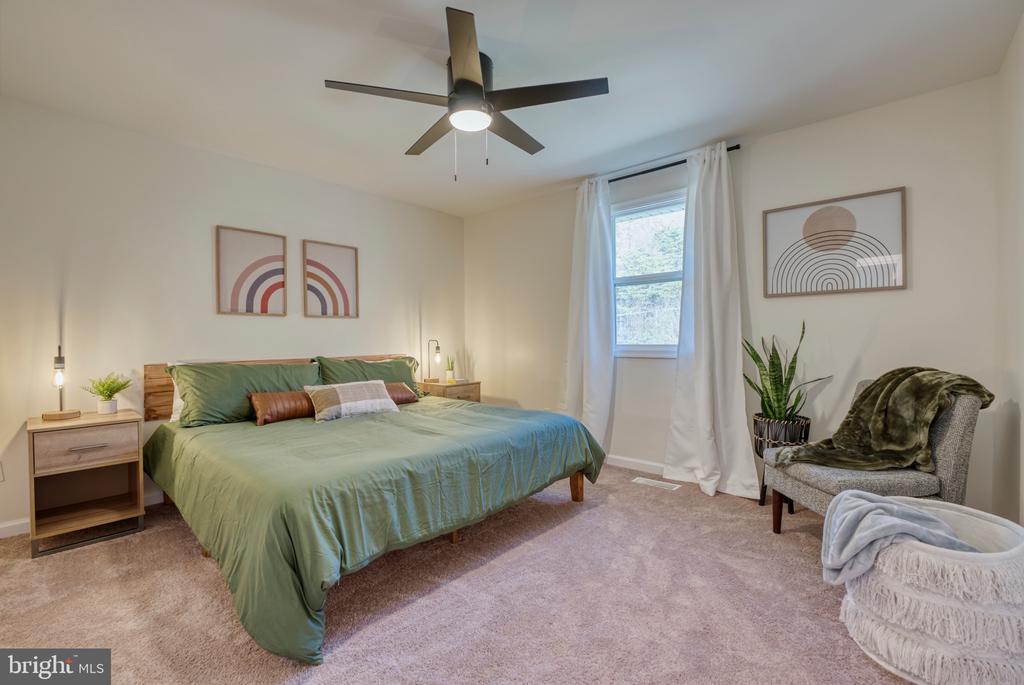220 VIEW MOUNTAIN RD