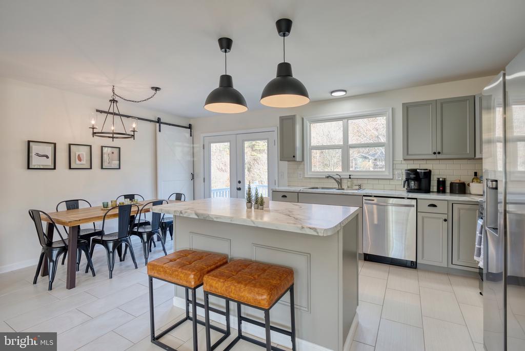 220 VIEW MOUNTAIN RD