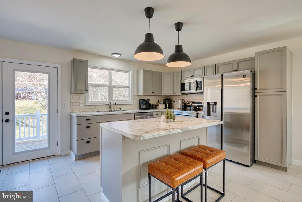 220 VIEW MOUNTAIN RD