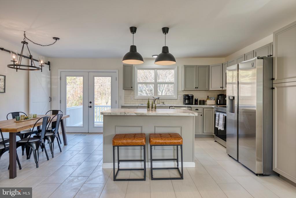 220 VIEW MOUNTAIN RD