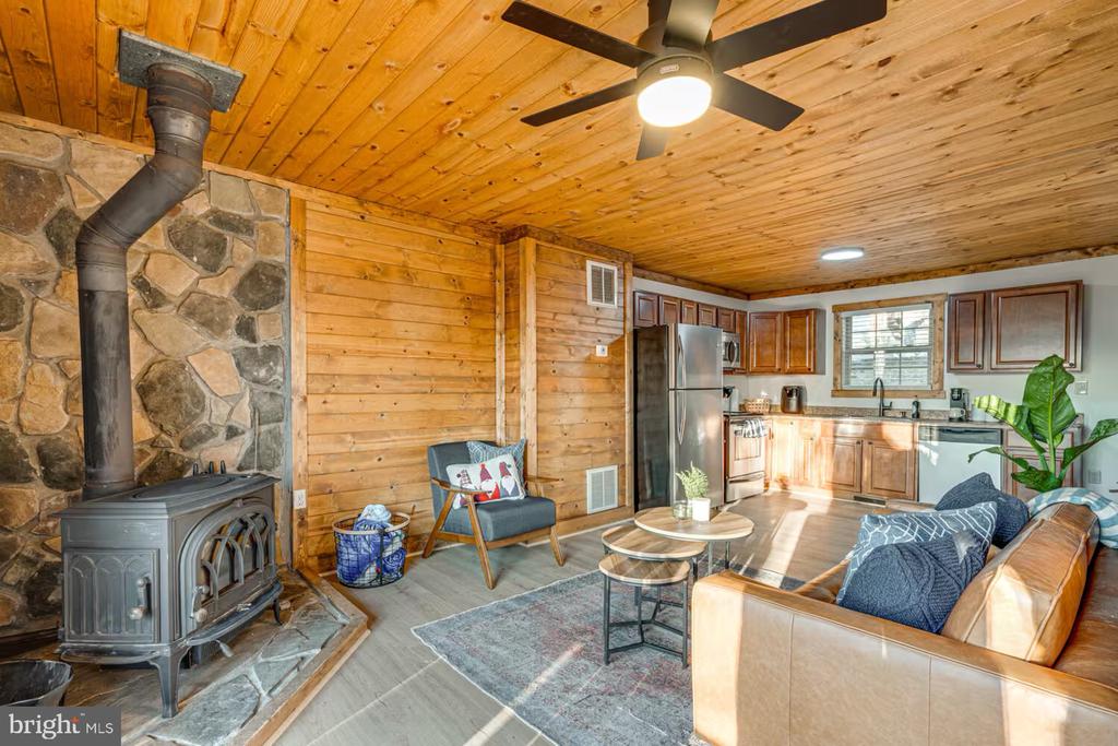 137 PARK VIEW LN