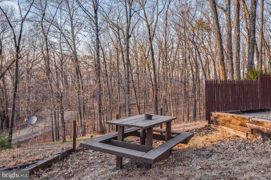 137 PARK VIEW LN